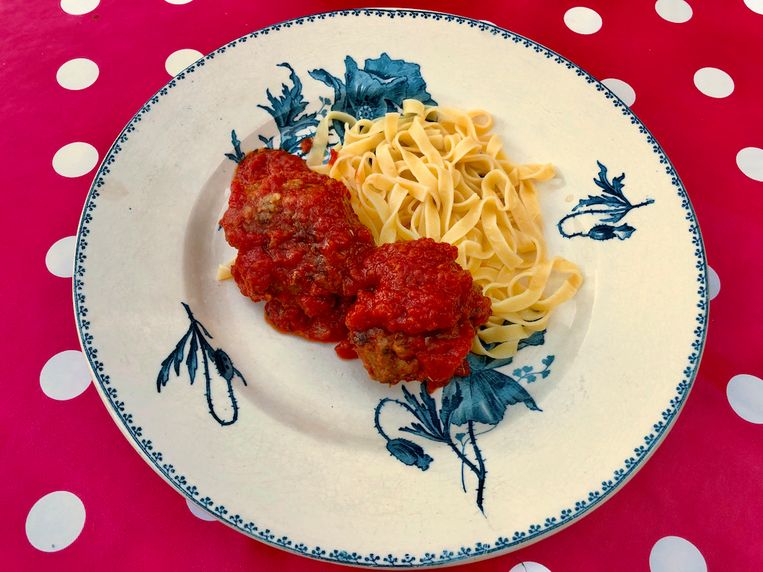 Gehaktballen met tomaat en sesamtagliatelle Beeld Onno Kleyn