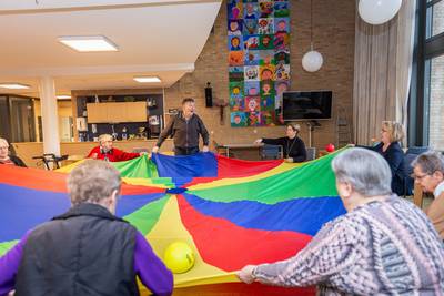 Bewoners van De Berken in Milheeze bewegen weer: ‘Het is goed voor ons hart’