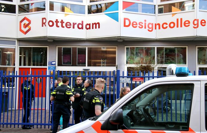Op het Designcollege Rotterdam is een 16-jarige leerlinge doodgeschoten.