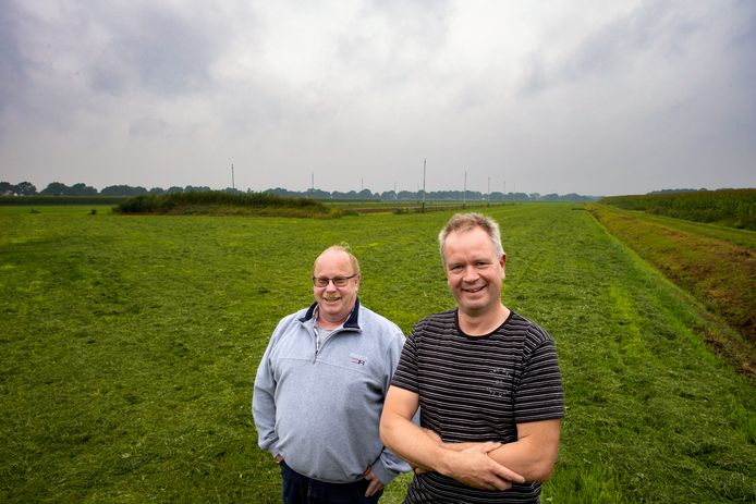 Peeter Mastenbroek (l) en Wilbert van Lanen van Tractorpulling Bakel.