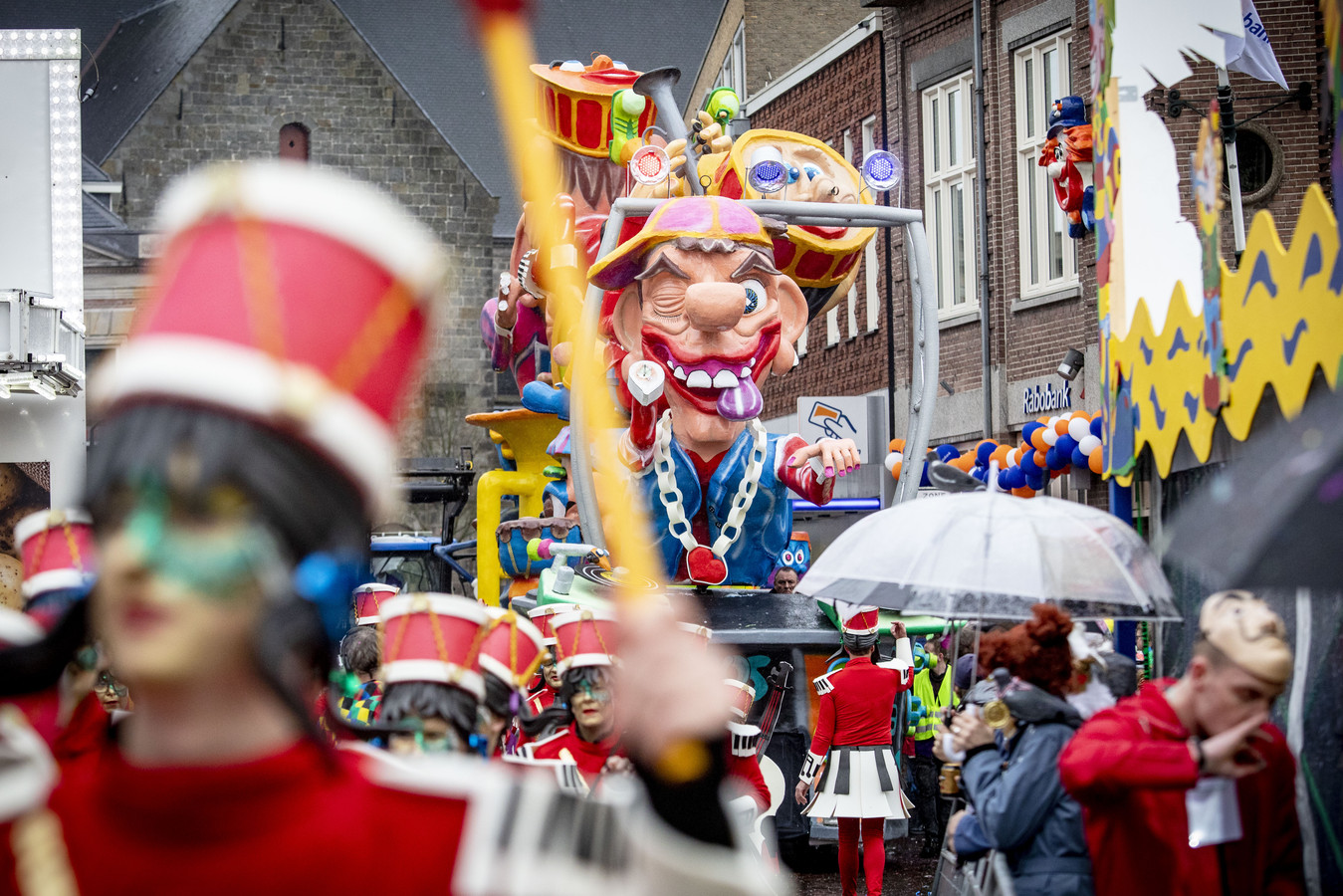 Actuator Bot Ellendig Tienduizenden euro's schade door afblazen carnavalsoptocht in Oldenzaal |  Foto | AD.nl