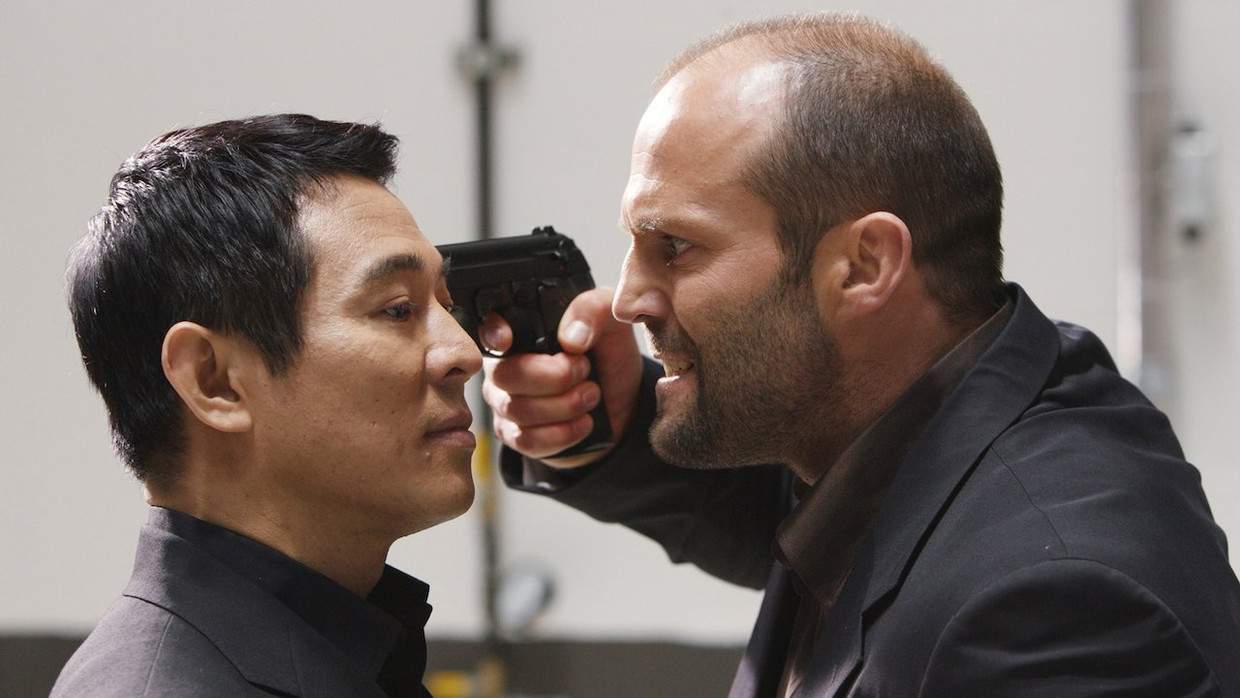 Jet Li (kiri) dan Jason Statham di War.  gambar 
