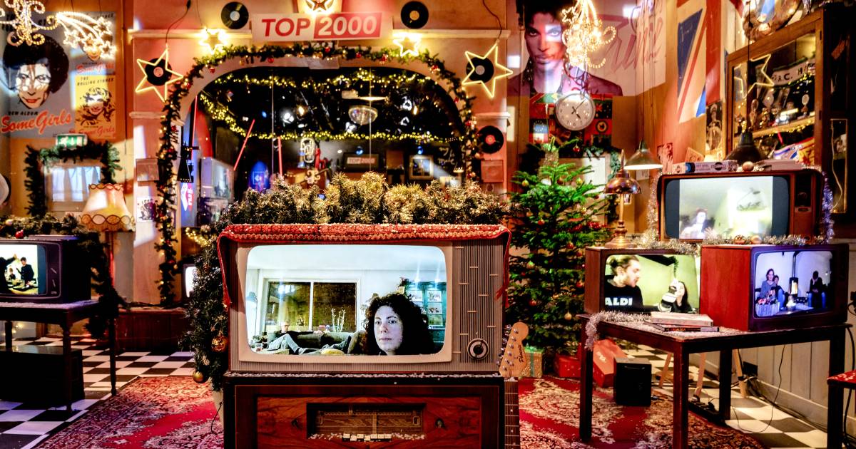Top 2000 bijna van start, Top 2000 Café bomvol met tv-schermen Show | AD.nl