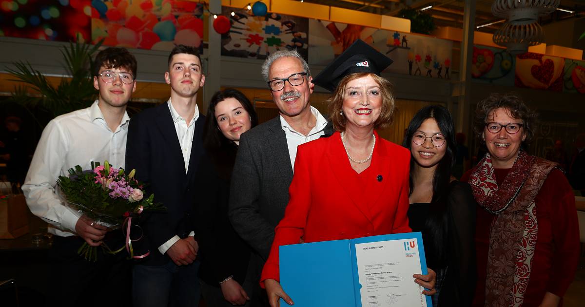 Burgemeester is nu ook verpleegkundige: ‘Omdat ik wilde zien wat ik mensen aandoe’