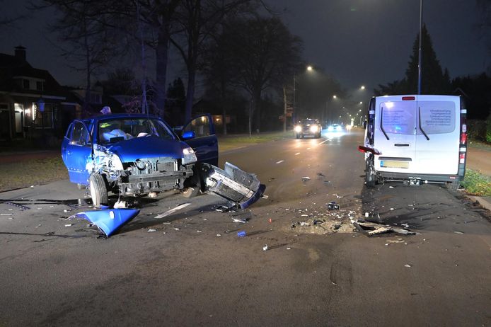 In januari reed er voor de derde keer een auto tegen het (legaal) geparkeerde busje op de Heerbaan aan