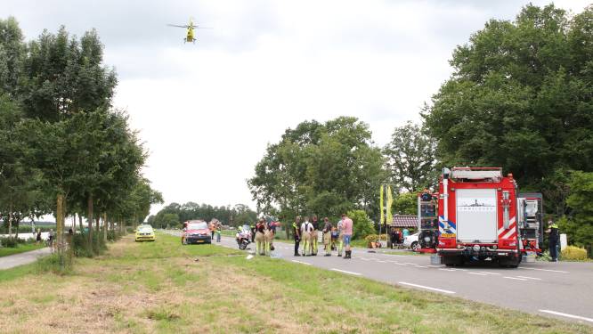 Tragisch ongeval in Emmeloord: fietsster (78) overlijdt nadat auto op fietspad belandt