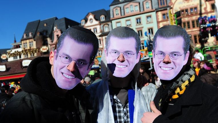 Carnavalsvierders in Mainz nemen Zu Guttenberg op de korrel. Beeld afp