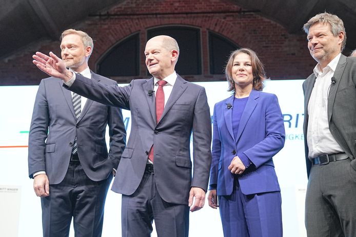 VLNR: Christian Lindner (FDP), Olaf Scholz (SPD), Annalena Baerbock en Robert Habeck (Bündnis 90/Die Grünen).