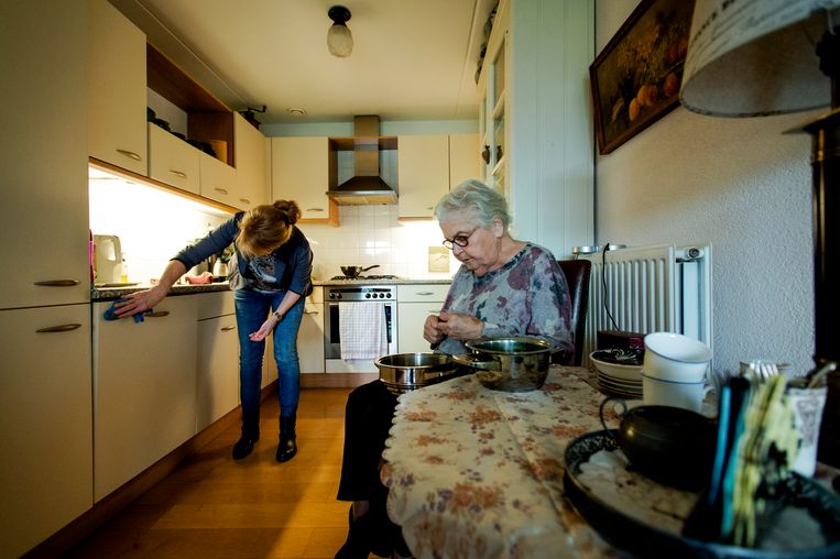 Den Haag wil de kosten van onder andere thuiszorg beter gaan voorspellen. Beeld ANP