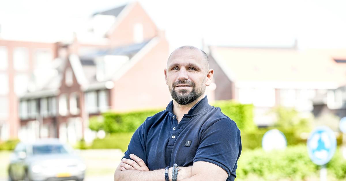Verdoofd nadat een familielid overlijdt bij een verkeersongeval, en dan is daar familieagent Ramon.