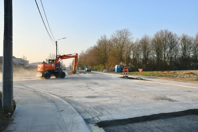Sinds vrijdag is het kruispunt Driemasten-Oostlaan in Gullegem weer open.