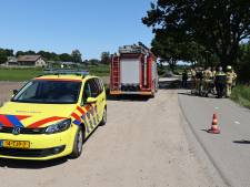 Vrouw raakt met scootmobiel van de weg en belandt in droge sloot in Berghem