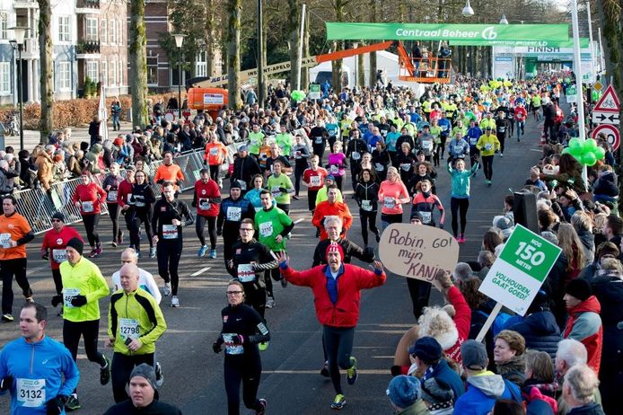 Deelnemers Midwinter Marathon finishen