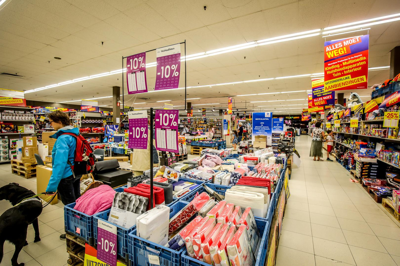 Carrefour is gewone supermarkt, maar eerst uitverkoop | Foto | hln.be