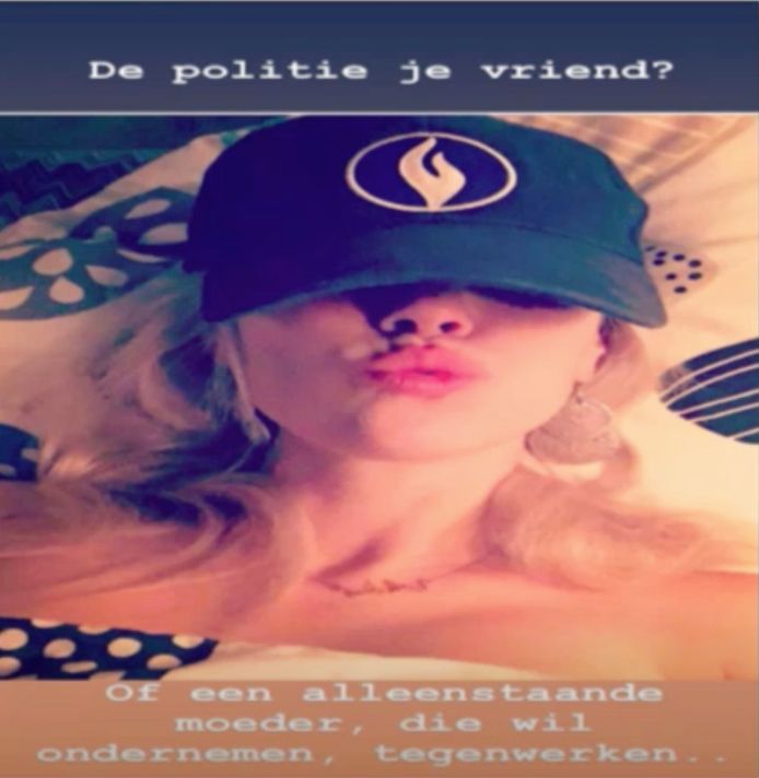 La Dexters bekritiseerde via haar Instagram het politie-optreden.