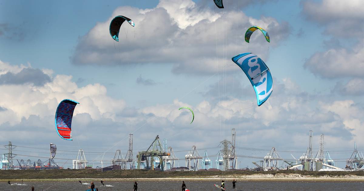 Inwoners Voorne-Putten pleiten voor uitbaggeren om kitesurfspot te redden: ‘Zorg dat het open blijft