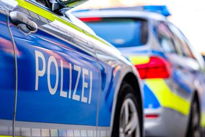 Auto rijdt in op mannen tijdens massale vechtpartij in Duitsland, vijf gewonden