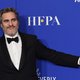 Joaquin Phoenix noemt zijn collega’s hypocriet en Netflix grijpt ernaast: alles wat je moet weten over de Golden Globes