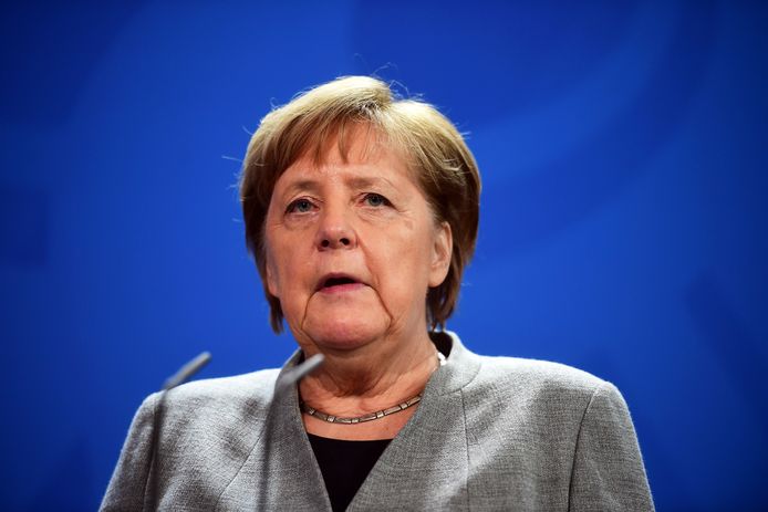 De partij verwijt Merkel ervan om te negatief te reageren op de verkiezing van Thüringse minister-president Thomas Kemmerich. Haar uitspraken zouden de gelijkheid tussen de partijen schaden.