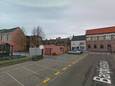 De Baroniestraat in Oppuurs, met links in beeld basisschool De Kameleon