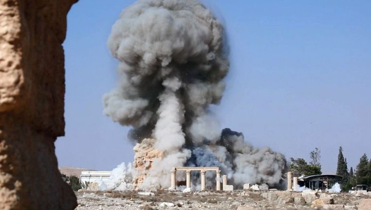  IS Blaast Zuilen Met Vastgeketende Mensen Op In Palmyra De Morgen