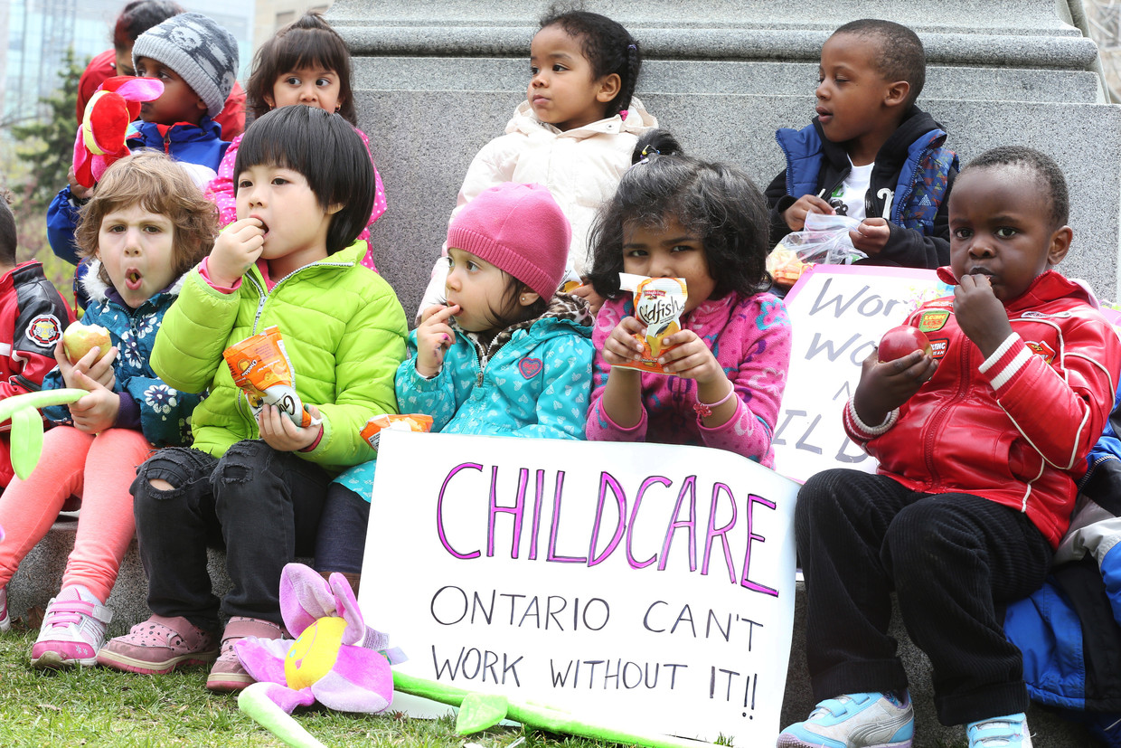 Een protest in Canada voor betaalbare kinderopvang. Beeld Getty Images