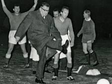 Wie won in Eindhoven de voetbalwedstrijd tussen pers en BN’ers in 1962?