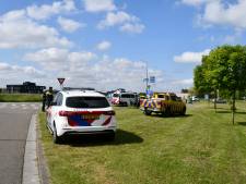 Fietsster geschept door auto op Rondweg Sluiskil