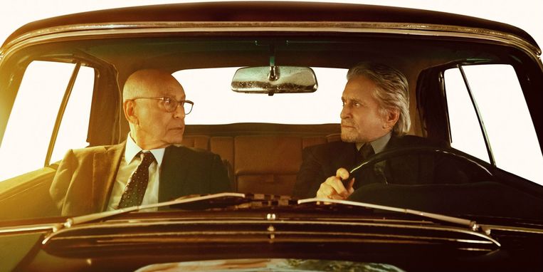 Alan Arkin (links) en Michael Douglas (rechts) in 'The Kominsky Method': fijne smeerlappen. Beeld Netflix