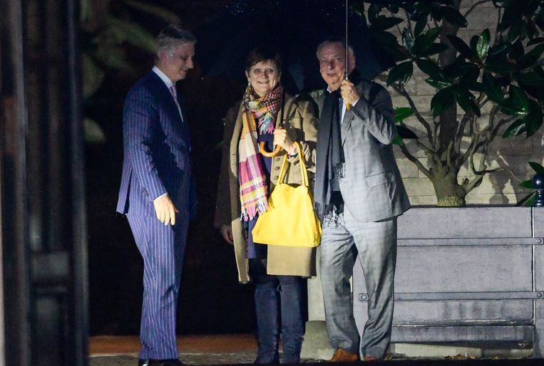 Sabine Laruelle (MR) en Patrick Dewael (Open Vld) werden gisteravond ontvangen door koning Filip. Beeld Photo News