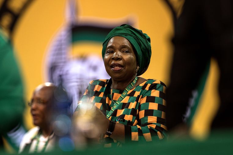 Nkosazana Dlamini-Zuma, de voormalige echtgenote van president Zuma, volgt Jacob Zuma niet op als president en ANC-leider. Beeld afp