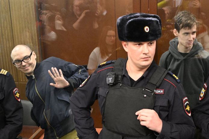 Artyom Kamardin (links) kreeg 7 jaar celstraf. Yegor Shtovba (rechts) moet 5,5 jaar naar de cel.