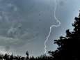 KMI waarschuwt voor lokaal onweer: veel neerslag in korte tijd of hagel, noodnummer 1722 opnieuw geactiveerd<br>