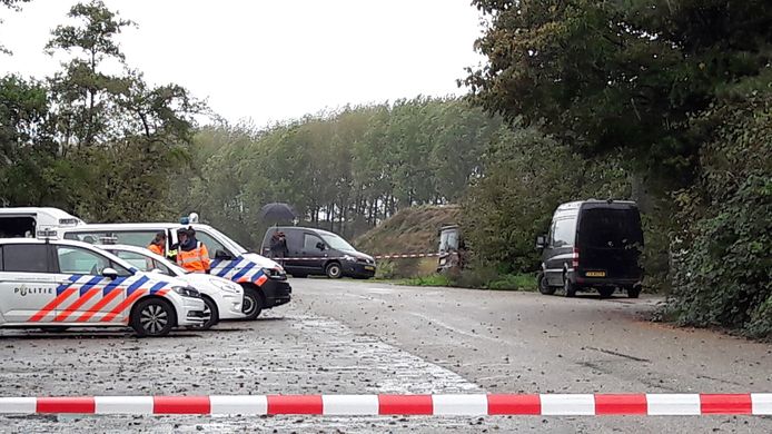 De weg naar de loods is afgezet