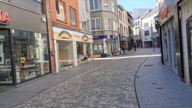 Wachtzones voor klanten en politietoezicht: Halle neemt maatregelen voor heropening winkels