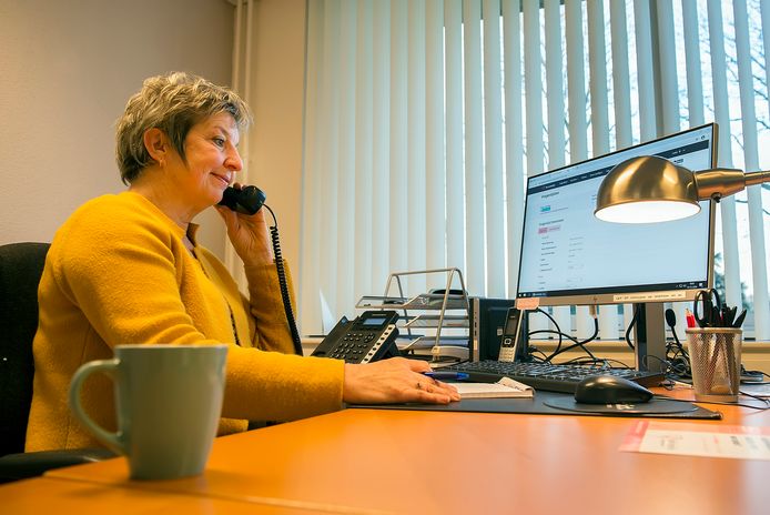 Jacqueline is vrijwilligster bij de Luisterlijn. Ze biedt bellers die hun verhaal kwijt willen een luisterend oor.