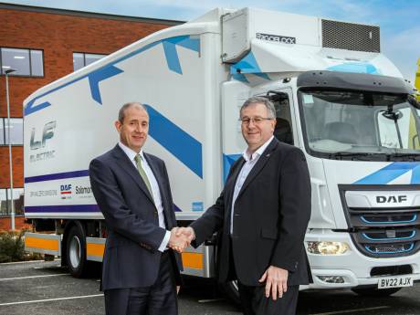 DAF scoort toporder in Engeland: 1500 trucks, waarvan 75 elektrische voertuigen voor Brits leasebedrijf