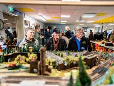 Drukte bij open dag modelspoorvereniging in Elst: ‘Nu ik deze treintjes zie, begint ’t weer te kriebelen’