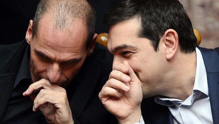 De Griekse premier Alexis Tsipras (R) en zijn minister van Financiën Yanis Varoufakis. Beeld AFP
