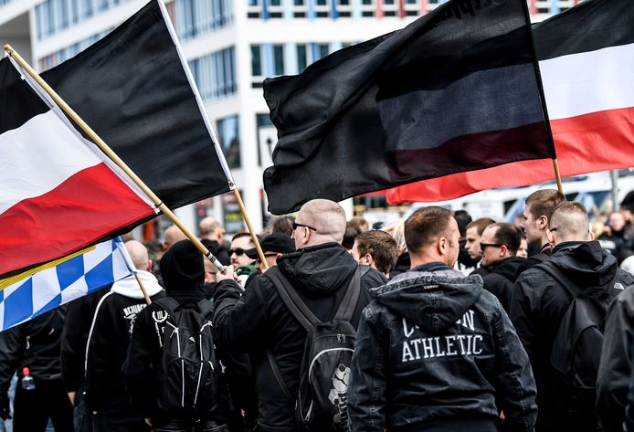 Archiefbeeld. Extreemrechts marcheert door de straten van Chemnitz, Duitsland op 1 mei 2018.