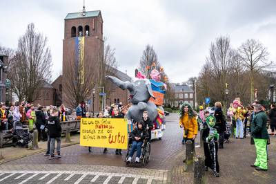 Optocht Nuland in teken van circus Januz