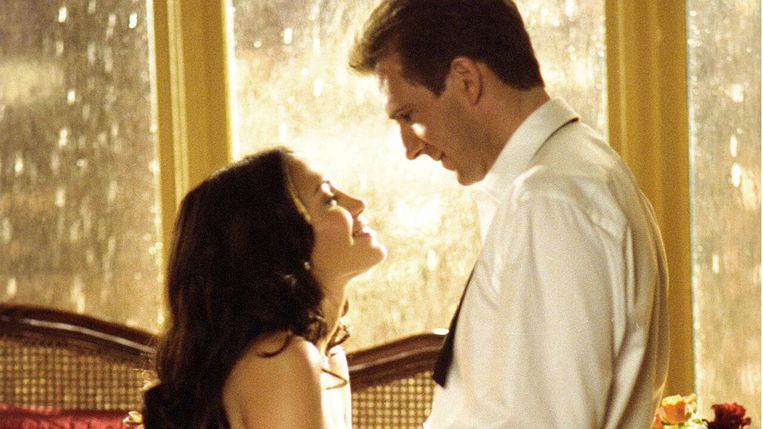 Jennifer Lopez en Ralph Fiennes in Maid in Manhattan van Wayne Wang Beeld 