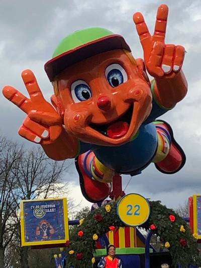 Karvanstal met de mooiste carnavalswagens in Someren-Eind.