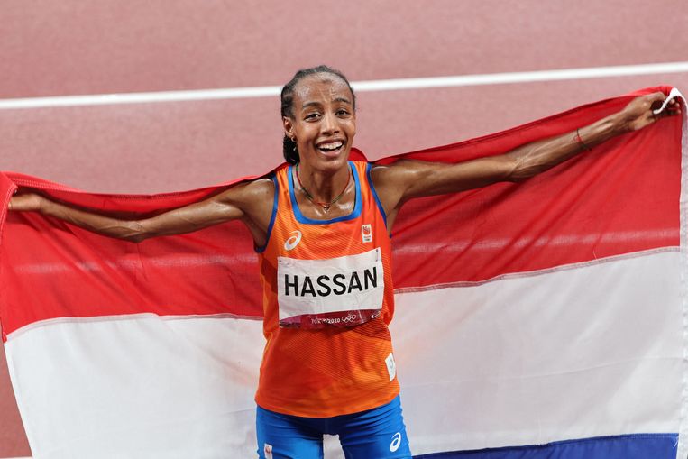 Sifan Hassan, na afloop van haar gouden 5.000 meter. Beeld AFP