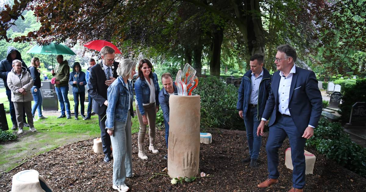 Trotse ouders bij monument voor stilgeboren kinderen: ‘Zij mogen ook stralen’ | Dongen