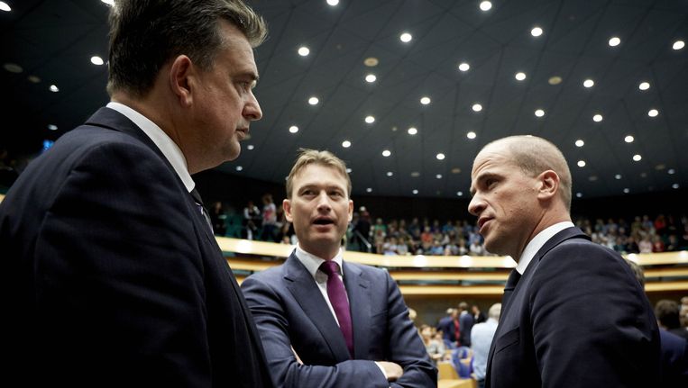 Fractievoorzitters (VLNR) Emile Roemer (SP), Halbe Zijlstra (VVD) en Diederik Samsom (PvdA) in de Tweede Kamer. Beeld anp
