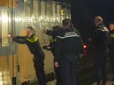 Mannen duwen, trekken én steken in trein van Zwolle naar Meppel: ‘Reizigers konden niet weg’