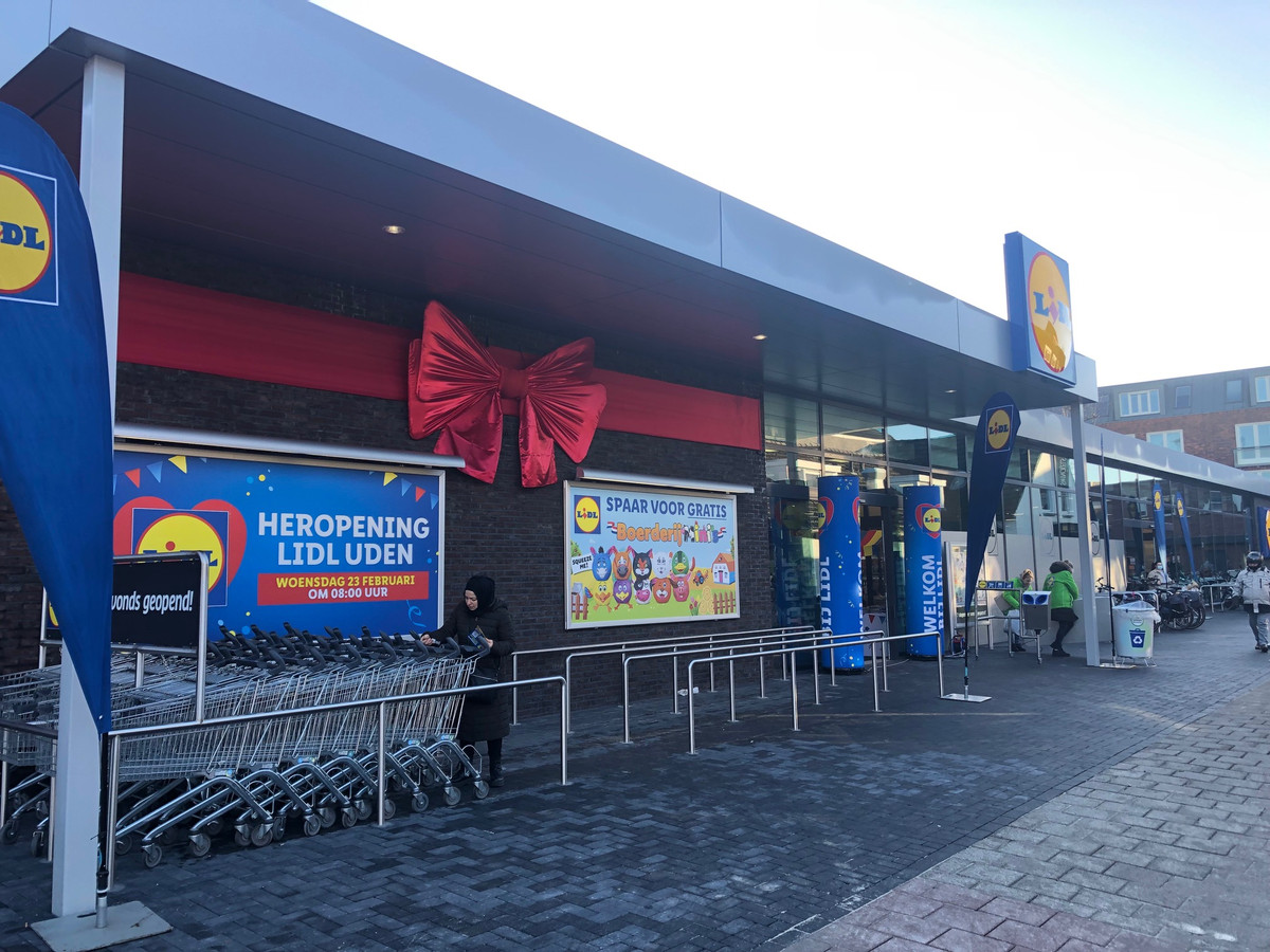 Eerste Lidl van Nederland in Uden weer open fors groter en breder