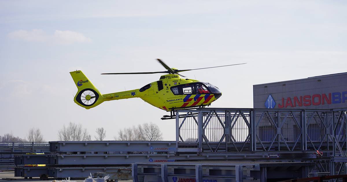 Ernstig gewonde bij ongeluk met enorme stalen constructie bij bedrijf in Brabant.