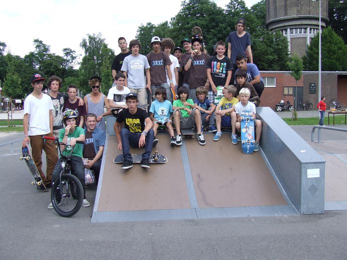 Skaters op het oude skatepark in Bree